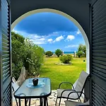 Angela, Seafront Apartments, Almiros Apartamento *