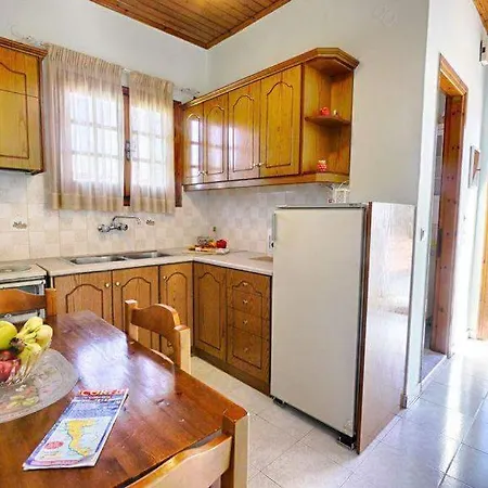 Angela, Seafront Apartments, Almiros Daire *