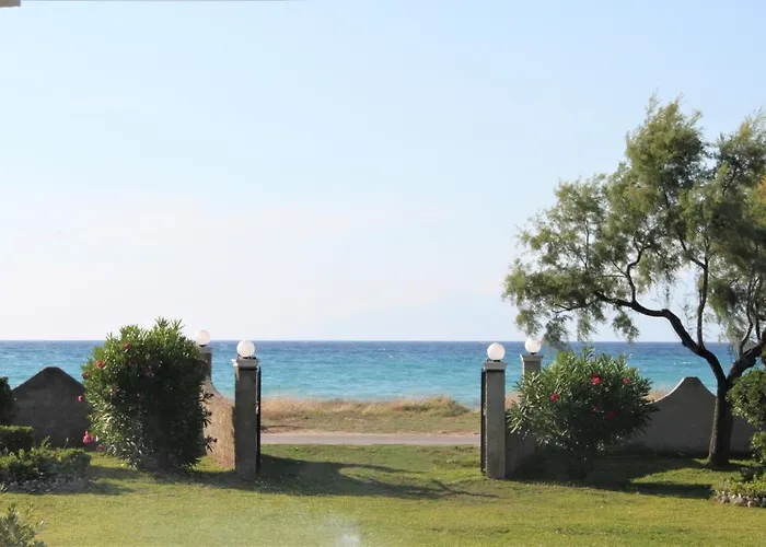 Angela, Seafront Apartments, Almiros Apartman *