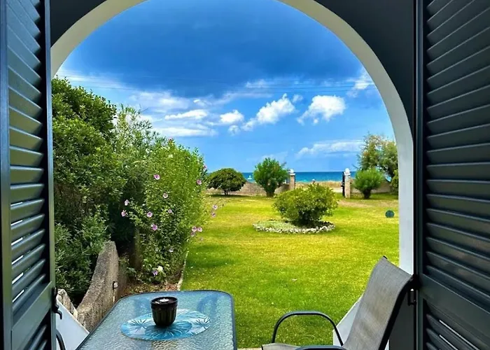 Angela, Seafront Apartments, Almiros Apartman *
